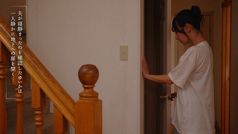 旦那が寝ているPM23:00 夜な夜な教え子（M男君）を連れ込み性処理に付き合わせ優しく骨抜きするスゴテク巨乳女教師 小野坂ゆいか