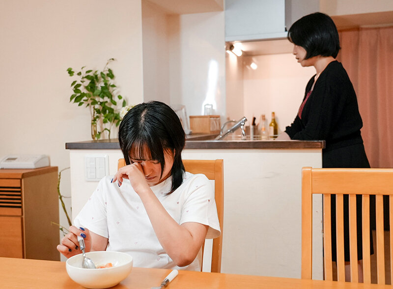 隣人ストーカーの薬で眠らされた女子●生は住居不法侵入された自宅にて親の居ぬ間にレ×プされる 渚みつき - Image 4