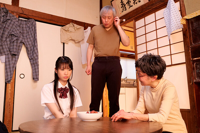 汗ばみ制服孫と発情なめジジイ 希咲那奈 画像8
