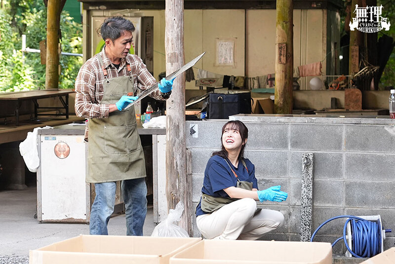 下着！半裸！そして全裸…バイト着を一枚ずつ剥ぎ取り凌●！退勤まで羞恥勤務を強要 して巨乳キャンプスタッフを完全ドM化 画像3