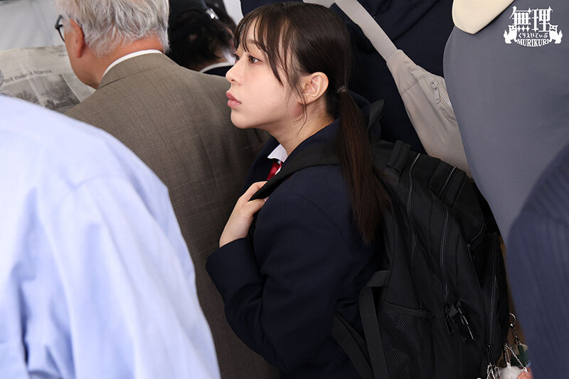【FANZA限定】ちびロリJ●痴●ガチナマ路線 抱きあげ拘束で泣くほど締まるつるまん子宮に初めての中出しで理解らせ生便器 パンティとチェキ付き サンプル画像 4