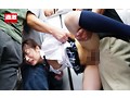 逃げ場を失い胸と股間を同時に責められイカされた半袖ブラウスJ○ 上下同時痴●2 2人の痴●師に乳首とマ○コを同時責めされイキ墜ちる女 - FANZA版サンプル画像