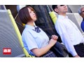 満員バスで背後から制服越しにねっとり乳揉み痴●され腰をクネらせ感じまくる巨乳女子○生5 サンプル画像1