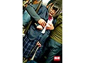 満員バスで背後から制服越しにねっとり乳揉み痴●され腰をクネらせ感じまくる巨乳女子○生7 サンプル画像16