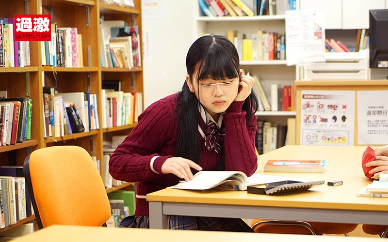 図書館で声も出せず糸引くほど愛液が溢れ出す敏感娘22 シリーズ復活記念2枚組中出しSP 画像13