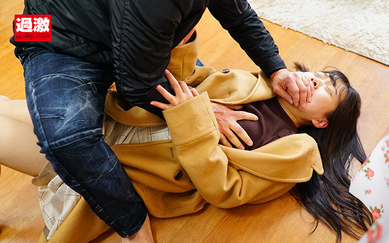中出し寸前に抵抗して抜けたチ○ポを何度もぶち込まれイキ狂いだす女の腰を押さえつけ逃がさない鷲掴み膣奥射精2 画像2