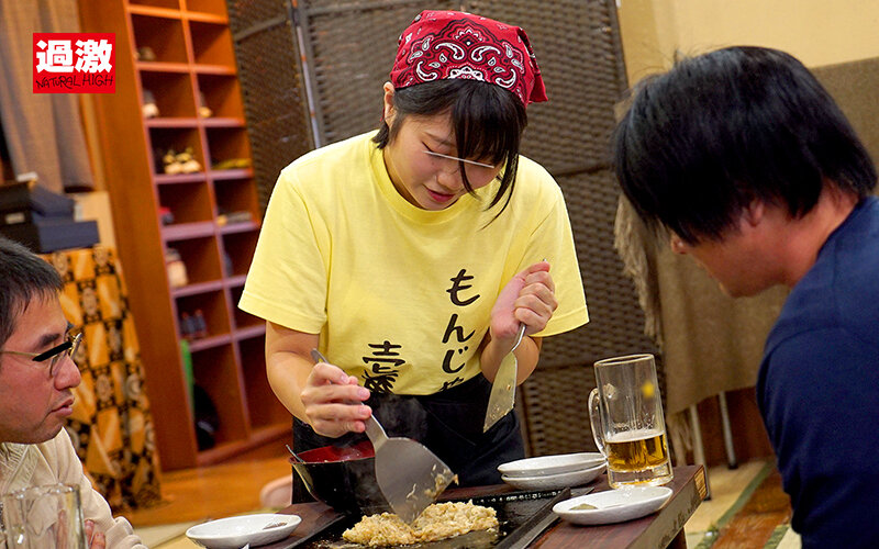 A Part-time Girl Who Blushes While Serving Customers 15 A Cheerful Girl At A Monjaya Shop