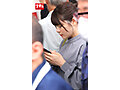 サンプル画像16 - ピタパン半脱ぎ状態でヒクつくアナルを見られ羞恥イキする美尻女