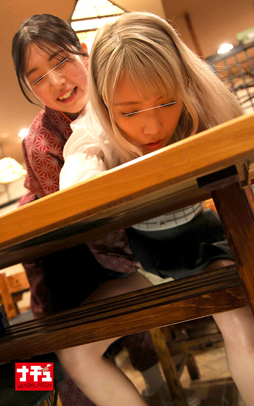 営業中の居酒屋でレズ店員にベロベロにさせられてこっそり手マンでお漏らしイキしまくる敏感女2 4枚目