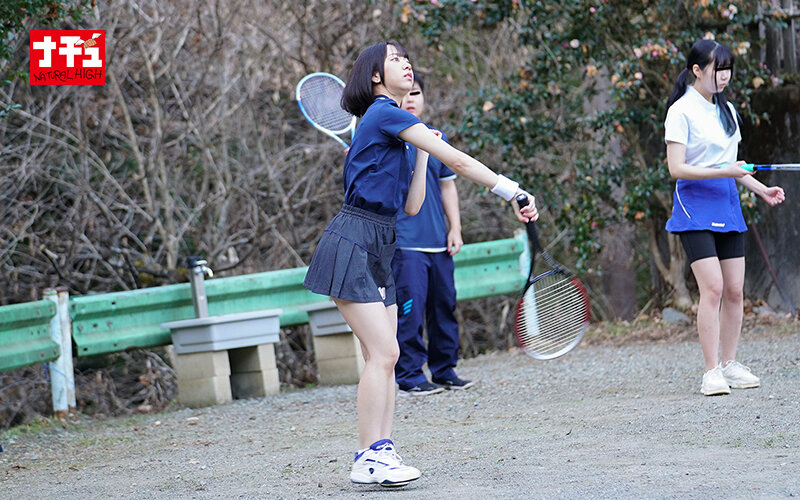 「おしっこ見るの好きなら舐めてみる?」野ションを覗かれた男を捕まえ飲尿クンニさせる運動部女子 8枚目