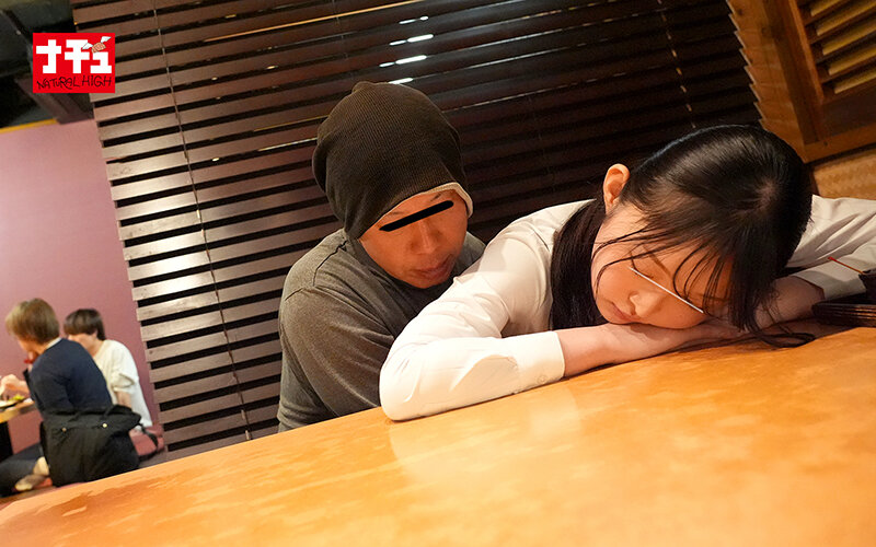 居酒屋羞恥 パンストの中で手マンされ濡れシミができるほどイキ潮を吹きまくる就活女子 画像15