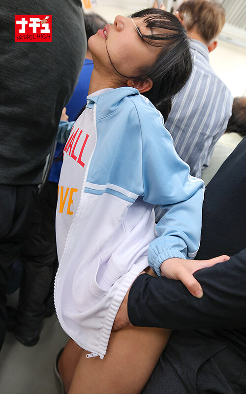 通学電車で突然ジャージをずり下げられるオマ○コ丸出し羞恥で逃げられずイカされまくるスポーツ女子 画像15