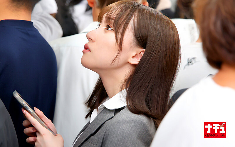 【数量限定】パンスト穴あけ指入れ羞恥でねっとり膣内をほじられ本気汁が滴るほど感じまくる美脚女3 白石ももさんの紙パンティとチェキ付き 画像3