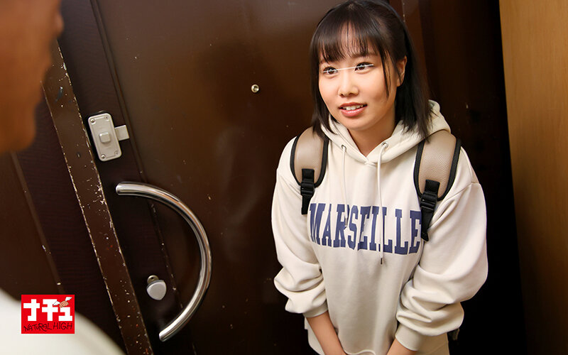 【数量限定】水着モニター募集に来た着衣では想像できない隠れ巨乳地味女をアレで火照らせなし崩しハメ撮り中出し 北村海智さんの紙パンティとチェキ付き 画像9