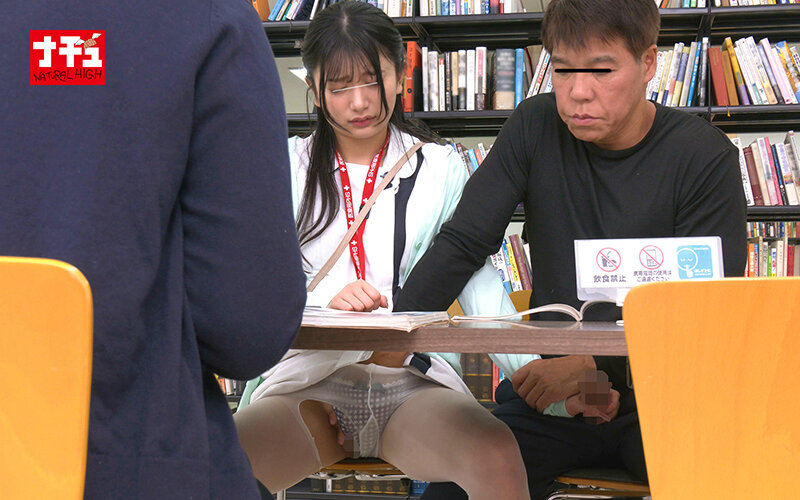 図書館で声も出せず糸引くほど愛液が溢れ出す敏感娘32 黒髪パイパン看護師 画像4