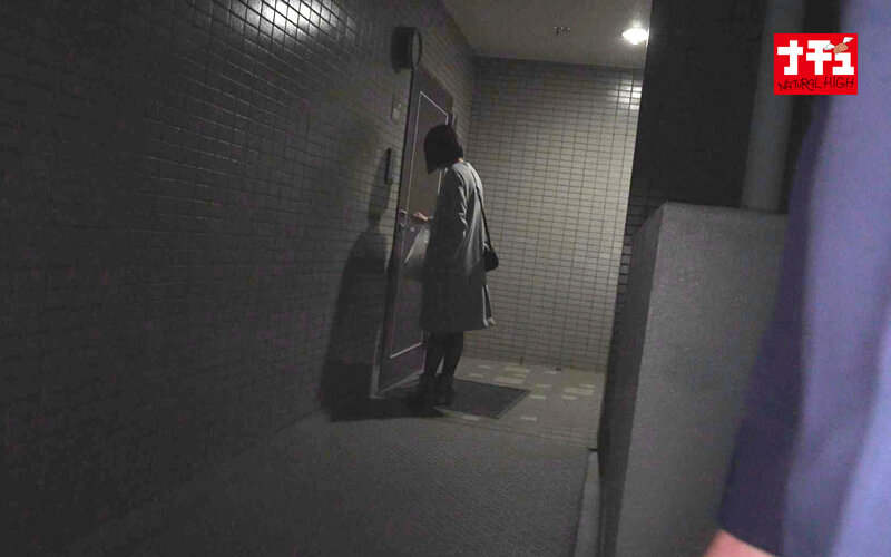 中に出してもいいから止まってください!!!押さえつけて逃がさないエンドレス奥突きバウンドピストンでイキ壊れた女4 痙攣微乳オンナ 画像3