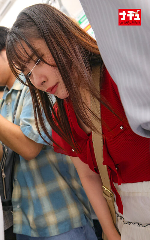 彼氏の横で粘着クリいじりされ声も出せず隠しエロ顔しまくる女2 敏感小柄娘_2