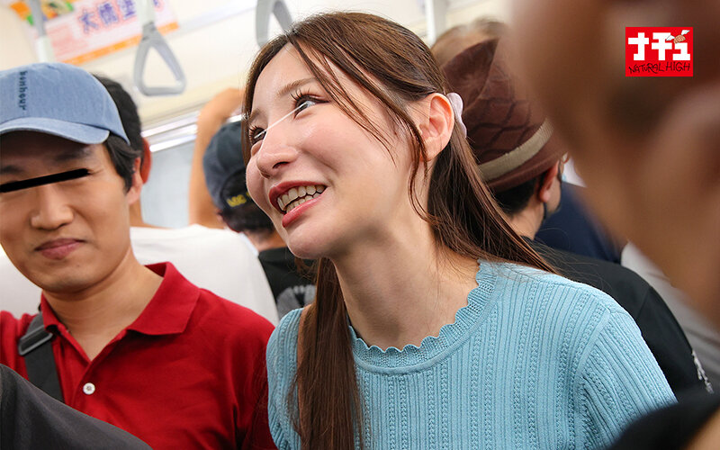 彼氏の横で粘着クリいじりされ声も出せず隠しエロ顔しまくる女2 気遣い美人_1