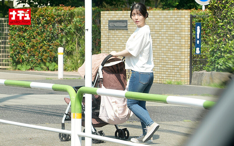 中に出してもいいから止まってください!!!押さえつけて逃がさないエンドレス奥突きバウンドピストンでイキ壊れた女5 推定Gカップ 色白妻 画像2