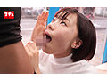 【ゆうか（20）】マジックミラー号でかる～くAV出演！「顔は撮らないなら…」尻はめパネルで後ろから潮吹きイカセ！尻コキだけの約束破ってハプニング挿入！彼氏の前でねじ込まれた他人棒のこの上ない快感に負け中出しを許しちゃう欲求不満な巨尻彼女 画像9