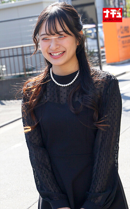 【数量限定】色っぽい喪服尻に我慢できず即ハメ！不謹慎な本気汁を垂らし感じまくる人妻に連続中出し 高梨真緒さんの紙パンティとチェキ付き サンプル画像 4