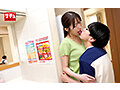 キスキスしつこいガキに狂わされ…。何度断ってもこっそりキスされ続けスケベ顔でベロチューしだすシングルマザー