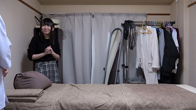 痴●盗撮＆中出し素人娘1980 媚薬オイルマッサージVol.40 超強力媚薬を配合したマッサージオイルを施術中に知らずに塗りこまれたオンナは、身体の火照りに驚き、チ〇ポを欲しがる自分に戸惑い、垂れ出したマン汁に恥ずかしがりながらも生ハメ中出しまで欲してしまう！ 画像16