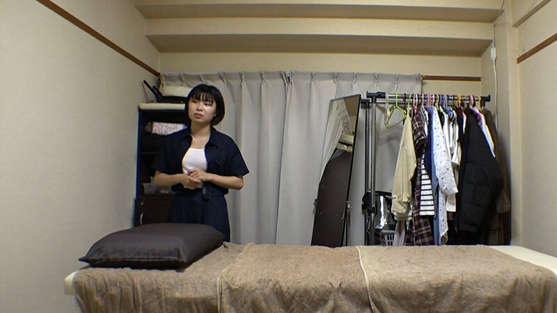 痴●盗撮&中出し素人娘1980 媚薬オイルマッサージVol.47 超強力媚薬を配合したマッサージオイルを施術中に知らずに塗りこまれたオンナは、身体の火照りに驚き、チ〇ポを欲しがる自分に戸惑い、垂れ出したマン汁に恥ずかしがりながらも生ハメ中出しまで欲してしまう! 画像2