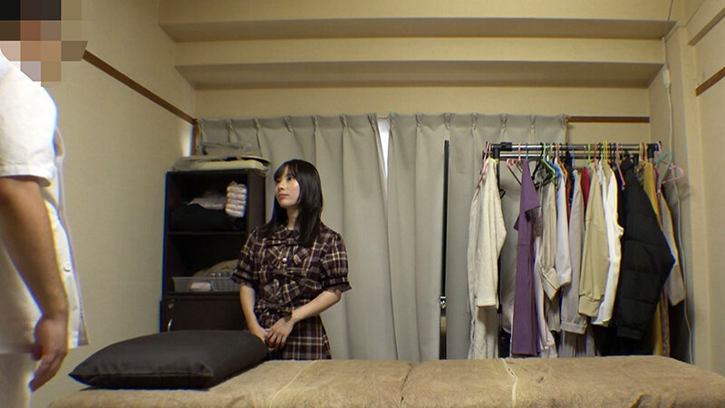 痴●盗撮＆中出し素人娘1980 媚薬オイルマッサージVol.63 超強力媚薬を配合したマッサージオイルを施術中に知らずに塗りこまれたオンナは、身体の火照りに驚き、チ〇ポを欲しがる自分に戸惑い、垂れ出したマン汁に恥ずかしがりながらも生ハメ中出しまで欲してしまう！ サンプル画像 4