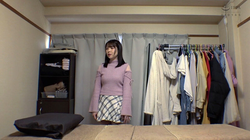 痴●盗撮＆中出し素人娘1980 媚薬オイルマッサージVol.65 超強力媚薬を配合したマッサージオイルを施術中に知らずに塗りこまれたオンナは、身体の火照りに驚き、チ〇ポを欲しがる自分に戸惑い、垂れ出したマン汁に恥ずかしがりながらも生ハメ中出しまで欲してしまう！ サンプル画像 12