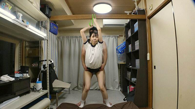 【FANZA限定】神田ゆい ムチムチ美尻 神ブルマ 美少女やぽっちゃり娘らにピチピチブルマ＆体操着を着せ、ハミパン、ムレムレワレメを毛穴まで見えるほどの超ドアップ接写！さらに尻コキ、着衣お漏らし放尿やブルマぶっかけ等ブルマ好きに送る完全着衣フェチAV 生写真付き 画像9