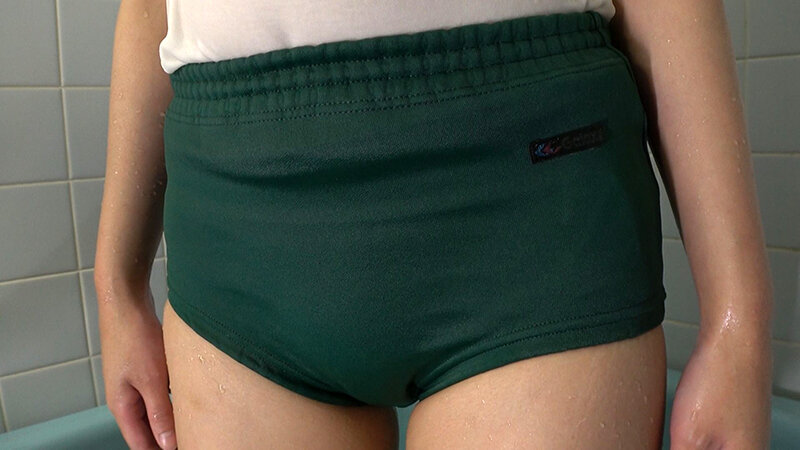 浅風ゆい ムチムチ美尻 神ブルマ 美少女やぽっちゃり娘らにピチピチブルマ＆体操着を着せ、ハミパン、ムレムレワレメを毛穴まで見えるほどの超ドアップ接写！さらに尻コキ、着衣お漏らし放尿やブルマぶっかけ等ブルマ好きに送る完全着衣フェチAV 画像4