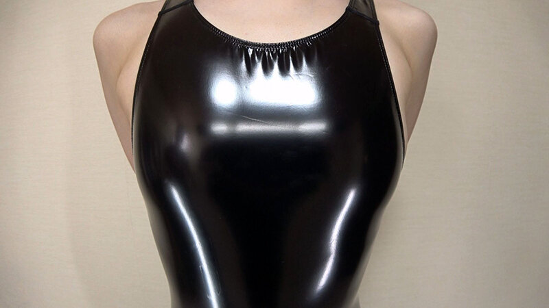 【FANZA限定】卯水咲流 濡れてテカってツルツル密着 神テカ光沢競泳水着 可愛い女子の競泳水着姿をじっとりと堪能！着替え撮影から始まり貧乳から巨乳にパイパン、ハミ毛、ジョリワキ等のフェチ接写やローションソーププレイや競泳水着ぶっかけ等を完全着衣で楽… チェキ付き サンプル画像 5