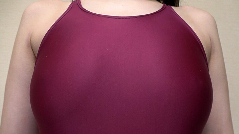 滝ゆいな 濡れてテカってピッタリ密着 神競泳水着 可愛い女子の競泳水着姿をじっとりと堪能!着替え撮影から始まり貧乳から巨乳にパイパン、ハミ毛、ジョリワキ等のフェチ接写やローションソーププレイや競泳水着ぶっかけ等を完全着衣で楽しむAV 画像2