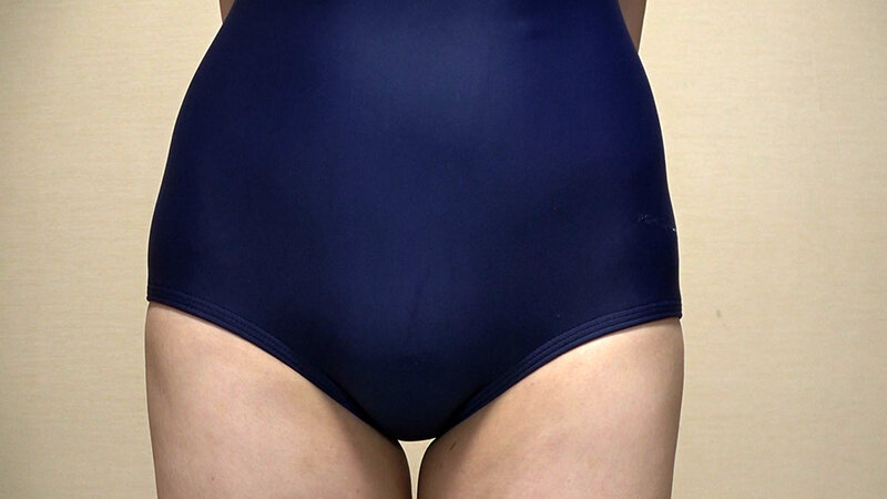 広瀬このみ 濡れてテカってピッタリ密着 神スク水 可愛い女子のスクール水着姿をじっとりと堪能!着替え盗撮から始まり貧乳から巨乳にパイパン、ハミ毛、ジョリワキ等のフェチ接写やローションソーププレイやスク水ぶっかけ等を完全着衣で楽しむAV 1枚目