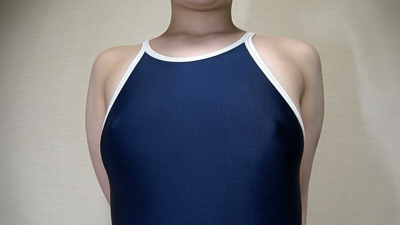南日菜乃 濡れてテカってピッタリ密着 神スク水 可愛い女子のスクール水着姿をじっとりと堪能!着替え盗撮から始まり貧乳から巨乳にパイパン、ハミ毛、ジョリワキ等のフェチ接写やローションソーププレイやスク水ぶっかけ等を完全着衣で楽しむAV 1枚目