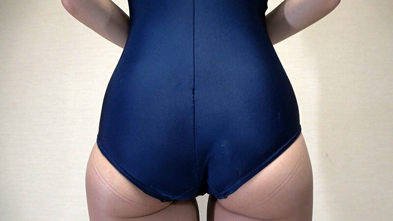 雨宮あや花 濡れてテカってピッタリ密着 神スク水 可愛い女子のスクール水着姿をじっとりと堪能!着替え盗撮から始まり貧乳から巨乳にパイパン、ハミ毛、ジョリワキ等のフェチ接写やローションソーププレイやスク水ぶっかけ等を完全着衣で楽しむAV 4枚目