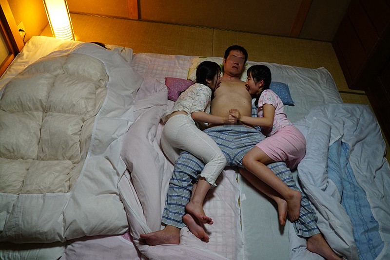 成長した姪っ子姉妹と昔みたいに川の字で寝た夜にいたずら姉妹が両サイドから乳首やち○こをいじってきたので逆襲姉妹丼ぶりでハめ倒してオトナの厳しさを教えてあげました。 画像13
