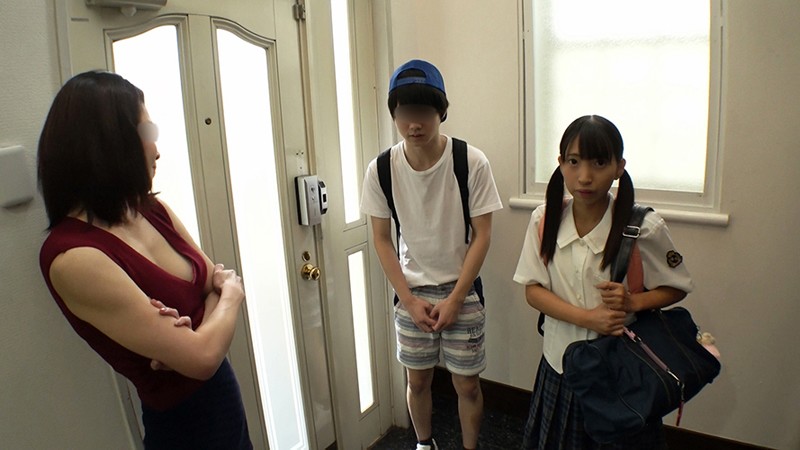 「ママ、シンジ(弟)…愛してるよ…」家族のためにDQN養父のえげつない性欲のはけ口にされるけなげな日焼け少女。 画像2