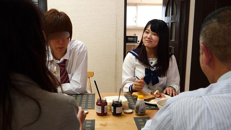 幼なじみから、恋人同士、そして親の都合で兄と妹になってしまった…若い2人が秘かに中出しし続けた、いびつで禁断な愛の日常。 画像9