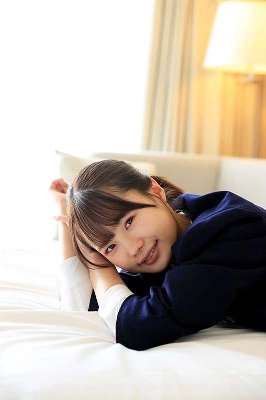 初めてが私でいいのかな…松本いちかのファン感謝祭!密着・いちゃいちゃ・甘えんぼ極上筆おろし〜SNSで募集したガチ童貞さん3人、初体験が人生で最高のいちゃいちゃSEX!!〜 画像1