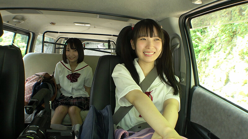 ちっぱい美少女2人と学校さぼって覚えたてのSEXヤリまくり温泉旅行 画像2