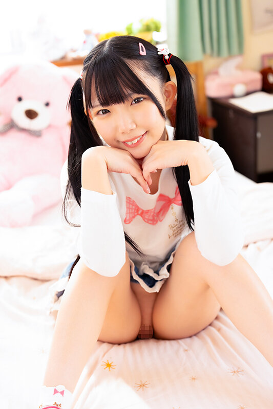 【数量限定】『無理やりパパに犯●れたこと、内緒にしてあげるね(ハート)』小さすぎる連れ子がメスガキすぎて困っています…。 パンティとチェキ付き 画像1