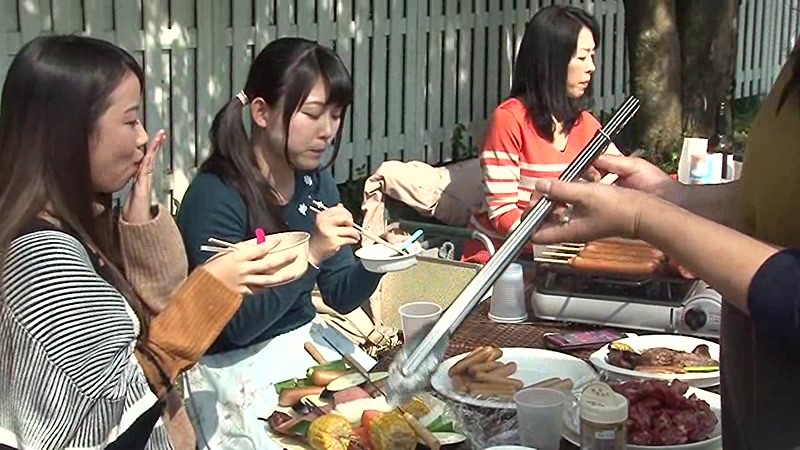 婦人会のBBQ大会で全裸羞恥芸をさせられていた僕の妻