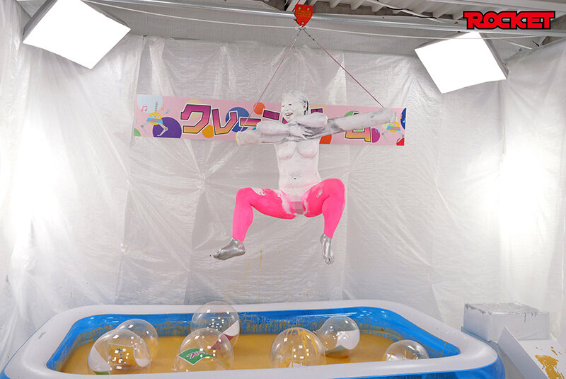 ROCKET18周年記念作品 どろんこプールにドボン!ウェット&メッシー(WAM)人間クレーンゲーム ~ボディペイントで巨大クレーンゲームのアームになって景品ゲットだぜ!~ 画像3