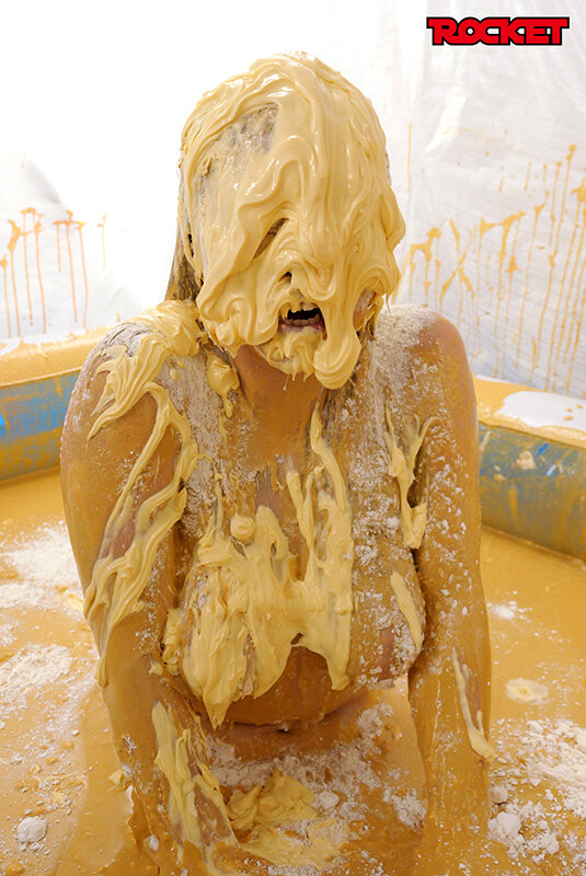 ROCKET18周年記念作品 どろんこプールにドボン!ウェット&メッシー(WAM)人間クレーンゲーム ~ボディペイントで巨大クレーンゲームのアームになって景品ゲットだぜ!~ 画像7