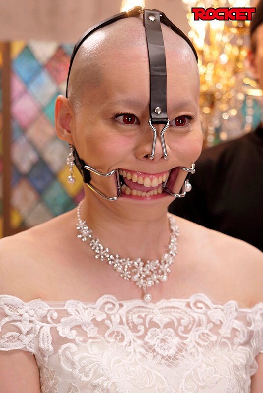 妄想アイテム究極進化シリーズ 無様エロ洗脳アプリスピンオフ ガチ丸坊主編 ～無様なスキンヘッドになる不幸が降りかかり洗脳が進むと羞恥芸も全力でやってしまう女に改変～ 画像12