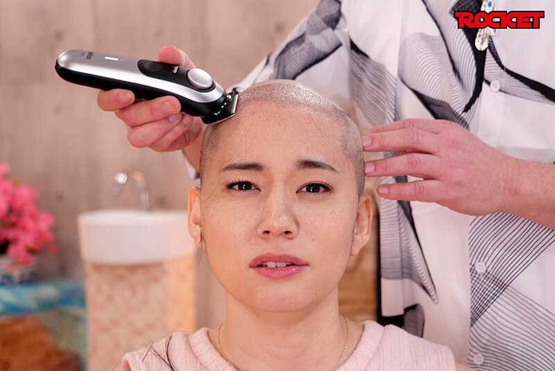 妄想アイテム究極進化シリーズ 無様エロ洗脳アプリスピンオフ ガチ丸坊主編 ～無様なスキンヘッドになる不幸が降りかかり洗脳が進むと羞恥芸も全力でやってしまう女に改変～ 画像5