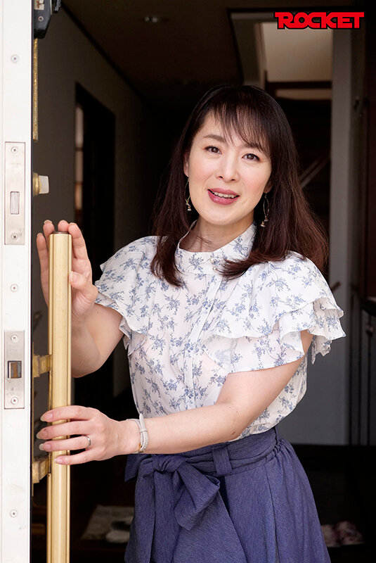 AVで息子とヤッちゃったアノ美人ママの自宅を14年ぶりに訪問 美人ママ相川さんのシン近親相姦生活2026 画像1