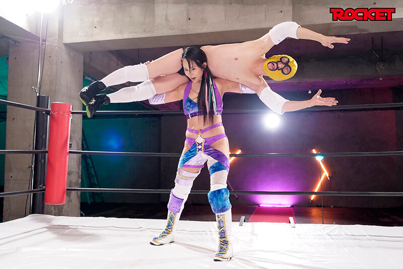 バスト100センチJカップ 巨乳女子プロレスラー天雷KOU 痛恨の危険日直撃！連姦中出しデスマッチ！！ リングで初めて男と戦い発情！悔しい…でも感じちゃう！不条理ハンディキャップマッチで無念の初潮吹き種付け中出し妊娠確定！！ 画像2